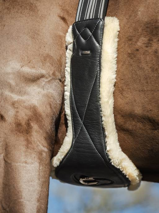 LeMieux Arika Simuwool Contoured Long Girth Treehouse Sporting Colours lemieux-arika-simuwool-contoured-long-girth-treehouse-sporting-colours