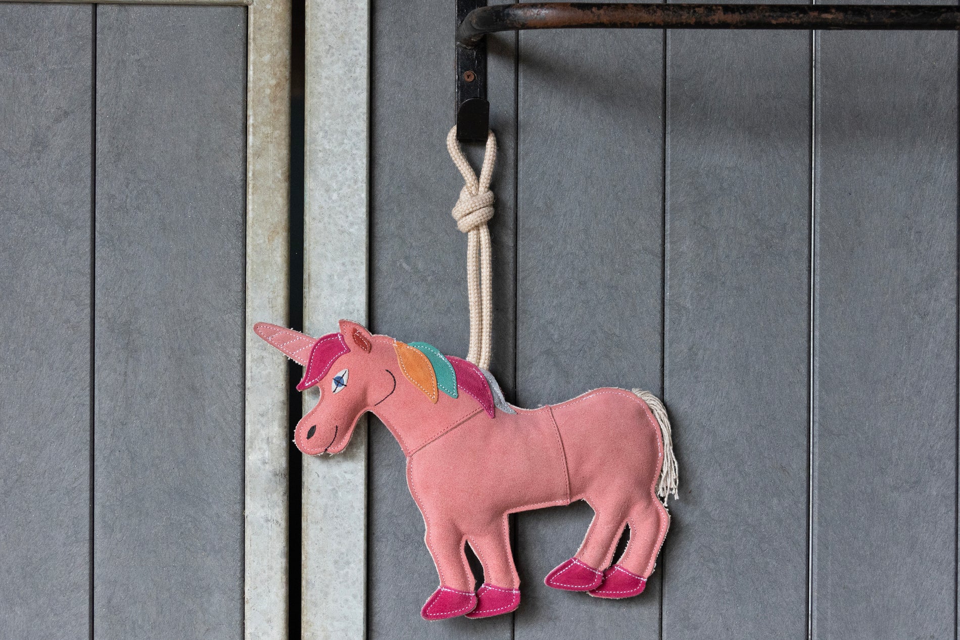 HyEquestrian Stable Toy - Rainbow the Unicorn