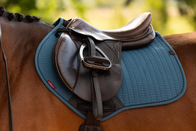 LeMieux Essence Close Contact Square