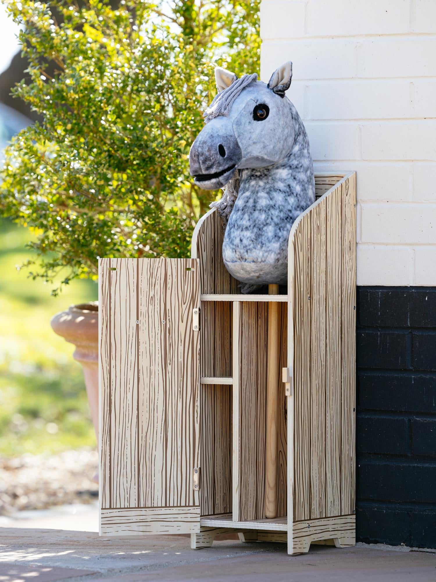 LeMieux Hobby Hose Wooden Stable